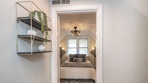 House, Multiple Beds, Kitchen - Charming Charloe (Cincinnati)
