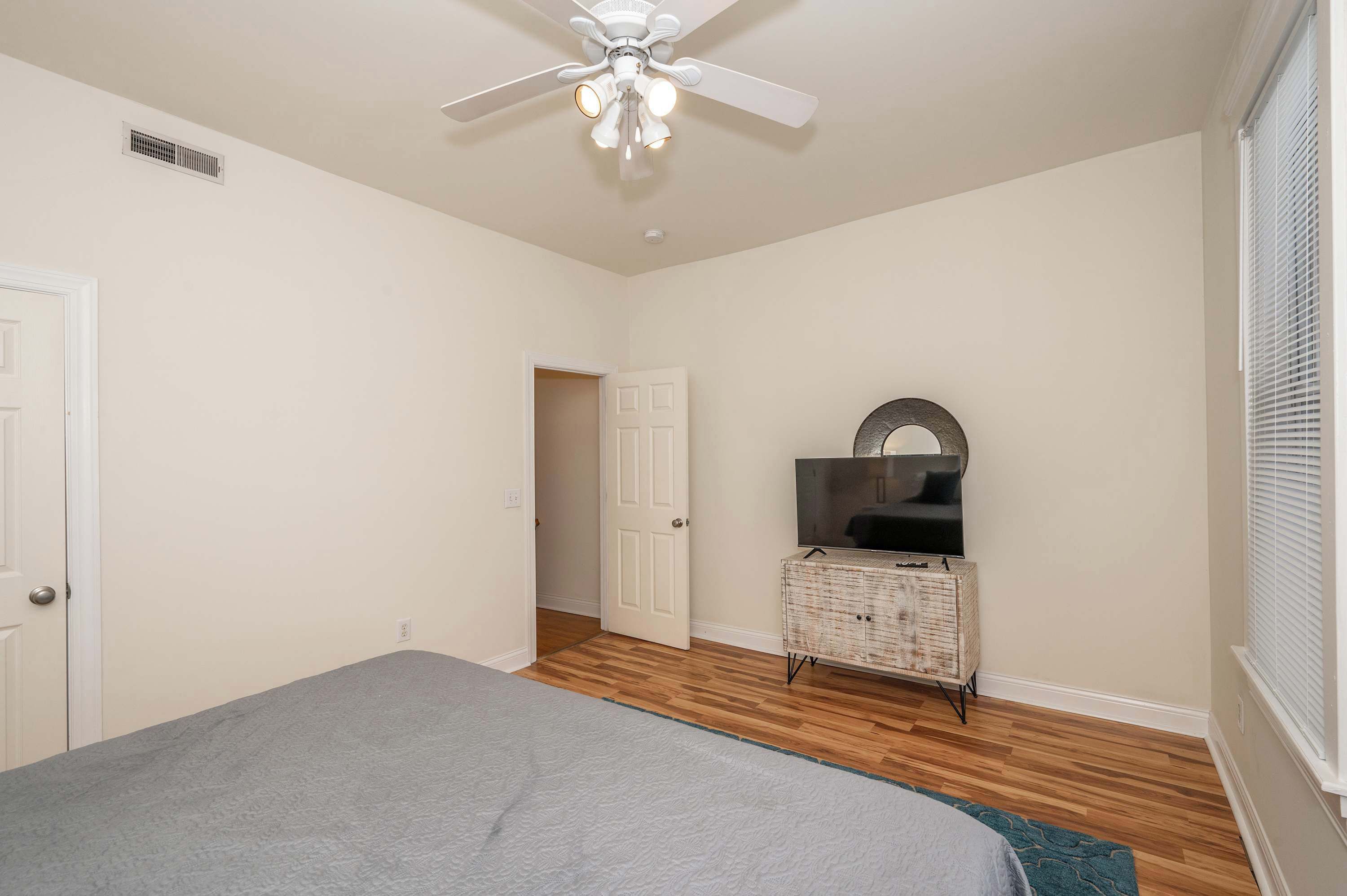 4 bedrooms, individually decorated, individually furnished, free WiFi