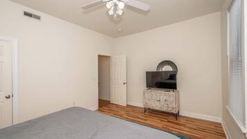 4 bedrooms, individually decorated, individually furnished, free WiFi