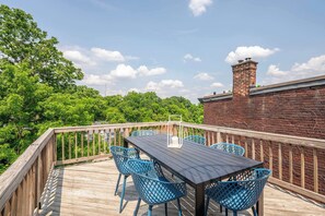 Outdoor dining - Cityscape Escape (Cincinnati)