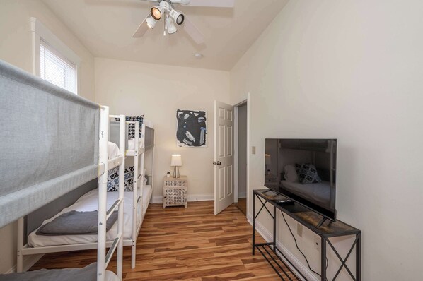 House, Multiple Beds, Kitchen | 4 bedrooms, individually decorated, individually furnished, free WiFi - Cityscape Escape (Cincinnati)