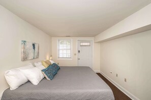 1 bedroom, individually decorated, individually furnished, free WiFi