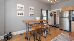 Condo, 1 Queen Bed, Kitchen | In-room dining - Cincy Cozy Corner (Cincinnati)