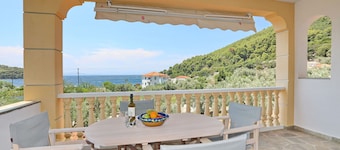 Wonderful apartments 70m away from the sea, less than 1min walk to the seafront