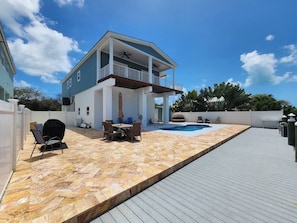 Outdoor dining - 3/2 SFH w. Private pool/dockage/quick Gulf access (Marathon)