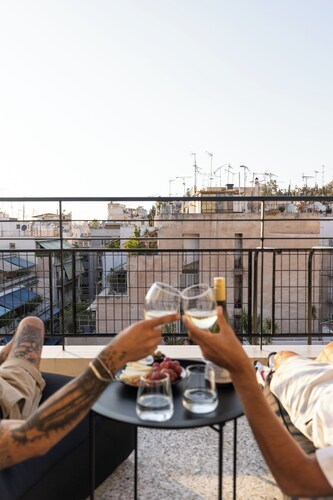 Elliot Neapoli, Athens