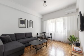 Appartement, 1 chambre, balcon | Coin séjour