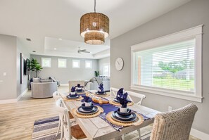 Casa, varias camas, cocina, vista al jardín | Servicio a la habitación