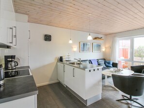 Kylskåp, mikrovågsugn, ugn och diskmaskin