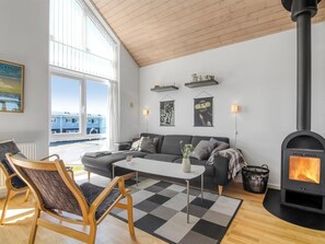 TV, fireplace, DVD player