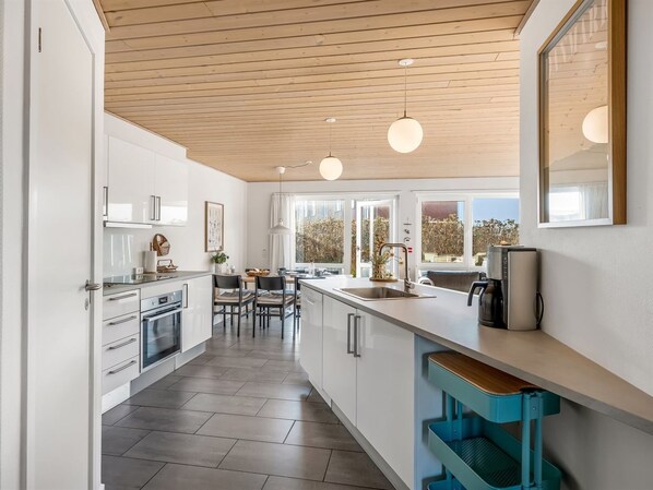 Fridge, microwave, dishwasher, cookware/dishes/utensils