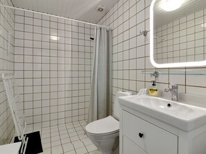 Bathroom - "Oddi" - 900m from the sea by Interhome (Løkken)