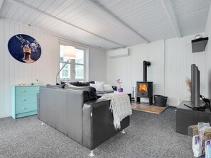 TV, fireplace, DVD player - "Gunward" - 1.5km from the sea by Interhome (Sæby)