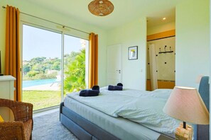 4 عدّة غرف نوم ومكواة/لوح كي وواي فاي مجانًا وملاءات أسرّة