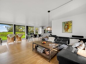 TV, peis og DVD-spiller