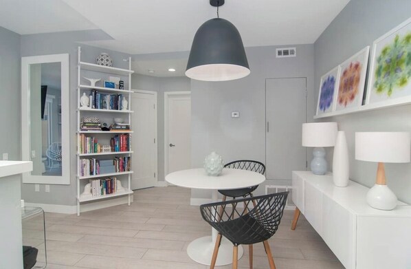 Interior - Lavish 1 Bedroom Condo Kid & Pet Friendly (San Diego)