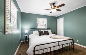 4 bedrooms, travel cot, free WiFi, bed sheets