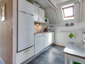 Kühlschrank, Mikrowelle, Ofen, Geschirrspüler