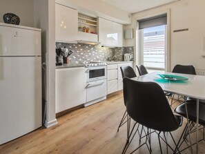 Fridge, microwave, dishwasher, cookware/dishes/utensils