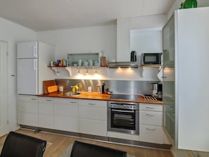 Refrigerador, microondas, horno y lavavajillas