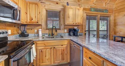 Country Bear Cove - Hot Tub, Games & Deck w/ View