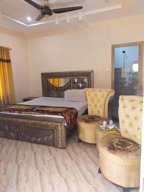 Soundproofing, iron/ironing board, free WiFi - Hotel Paradise inn (Multan)