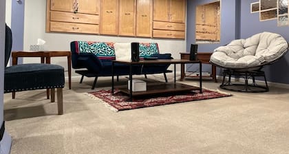 Spacious 1 Bedroom Apt in Alberta / Alameda Neighborhood