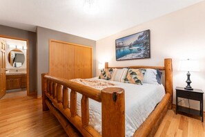 4 Schlafzimmer, Schreibtisch, Bügeleisen/Bügelbrett, Reisekinderbett