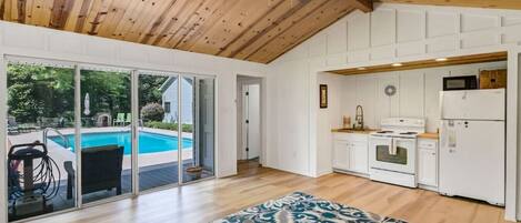 Geladeira, micro-ondas, fogão, cooktop