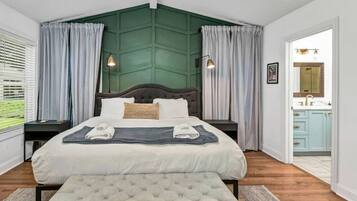 5 bedrooms, desk, iron/ironing board, travel cot