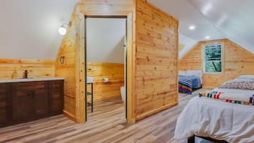 7 多间卧室、旅行婴儿床、免费 WiFi、床单