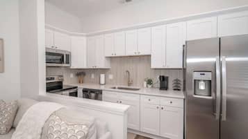 Condo, 1 cama Queen size, cocina | Interior