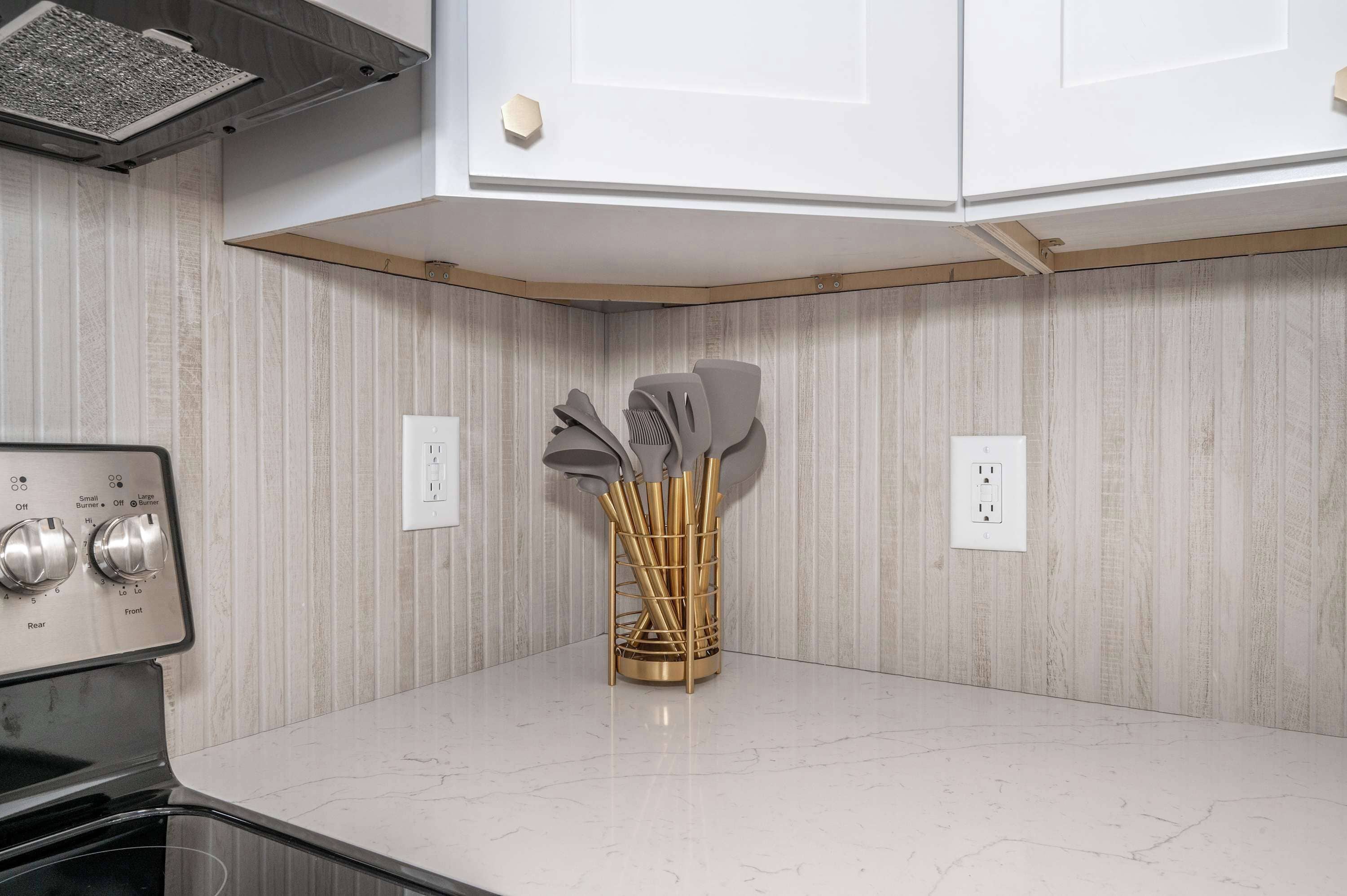 Condo, 1 Queen Bed, Kitchen | Interior