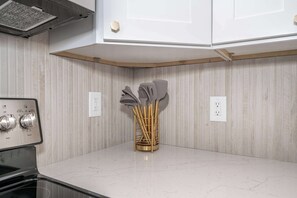 Condo, 1 Queen Bed, Kitchen | Interior