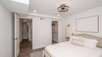Condo, 1 Queen Bed with Sofa bed, Kitchen | 1 bedroom, individually decorated, individually furnished, free WiFi