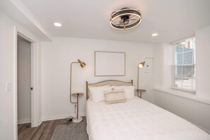 Condo, 1 Queen Bed with Sofa bed, Kitchen | 1 bedroom, individually decorated, individually furnished, free WiFi