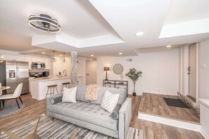 Appart'hôtel, 1 grand lit et 1 canapé-lit, cuisine | Coin séjour