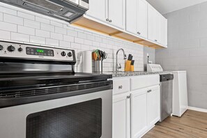 Private kitchen - Dawgs on Broad #7 (Athens)