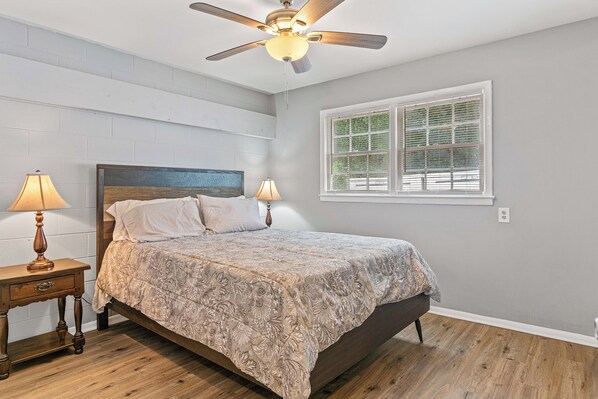 2 bedrooms, individually decorated, individually furnished, free WiFi - Dawgs on Broad #7 (Athens)