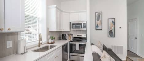 Condo, 1 Queen Bed, Kitchen, Garden View (Covington Charm 201 ) | Private kitchen