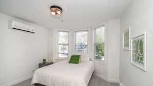 House, Multiple Beds, Kitchen - Delta View Retreat (Cincinnati)
