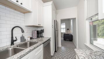 House, Multiple Beds, Kitchen | Private kitchen | Fridge, microwave, oven, stovetop