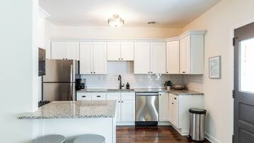 House, Multiple Beds, Kitchen, Garden View | Private kitchen | Fridge, microwave, oven, stovetop