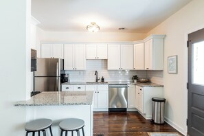 House, Multiple Beds, Kitchen, Garden View | Private kitchen | Fridge, microwave, oven, stovetop