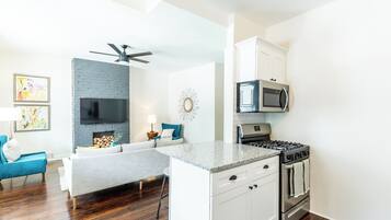 House, Multiple Beds, Kitchen, Garden View | Private kitchen | Fridge, microwave, oven, stovetop