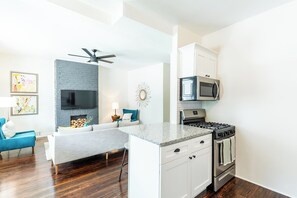 House, Multiple Beds, Kitchen, Garden View | Private kitchen | Fridge, microwave, oven, stovetop