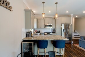 House, Multiple Beds, Balcony | Private kitchen | Fridge, microwave, oven, stovetop - Cumberland Emerald (Old Hickory)