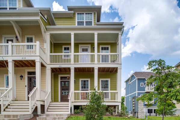 Exterior - Cumberland Emerald (Old Hickory)