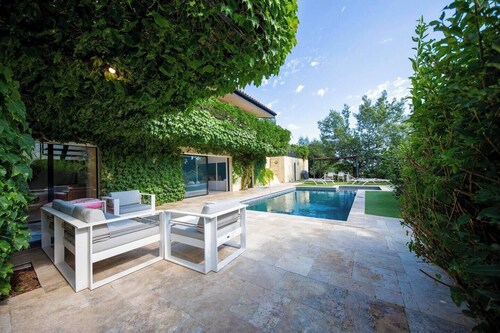 Belle villa au calme avec piscine