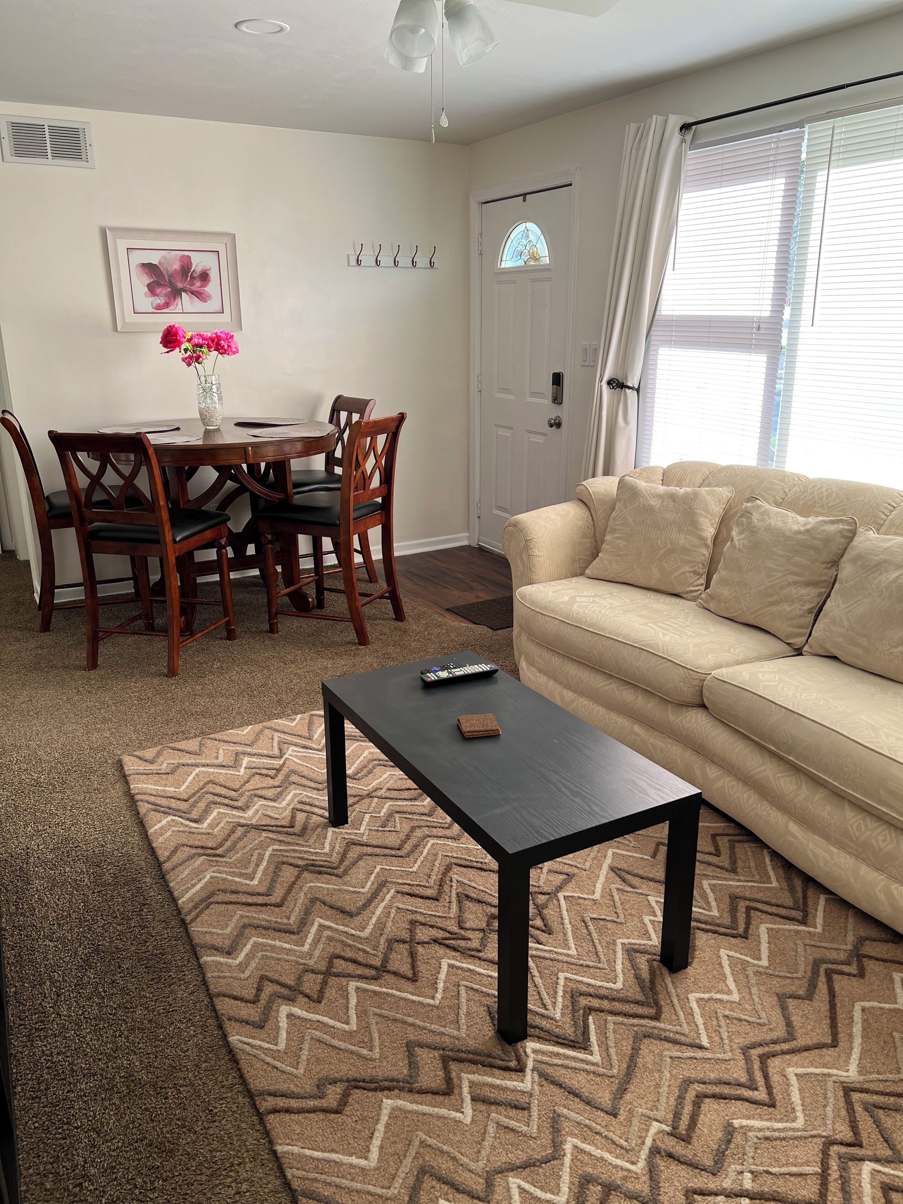 Lovely 2-BR Apt Fully Furnished! Master long Suite